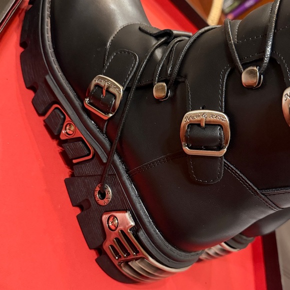 Unisex Black Leather Combat Boots - Picture 8 of 8